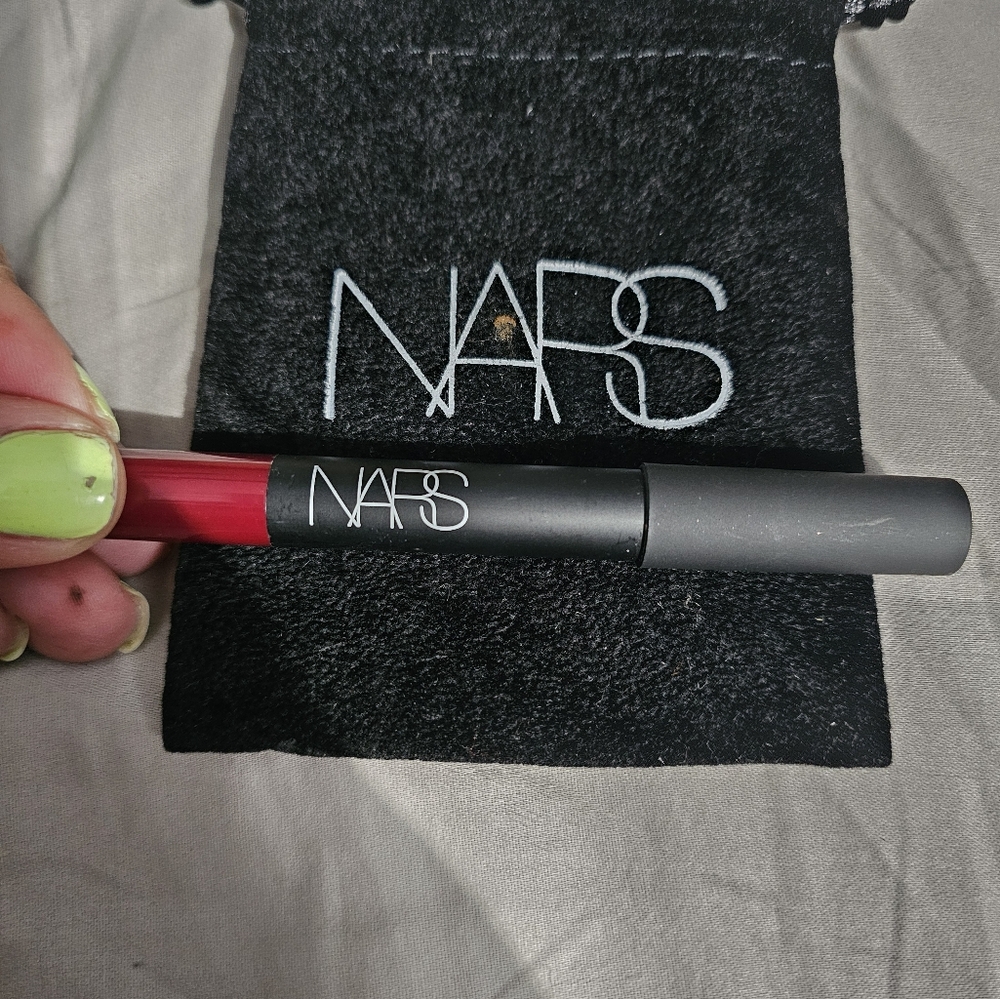 Reposhing NARS Endangered Red Velvet Matte Lip Pencil
